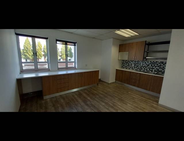 217M² OFFICE TO LET IN BRYANSTON